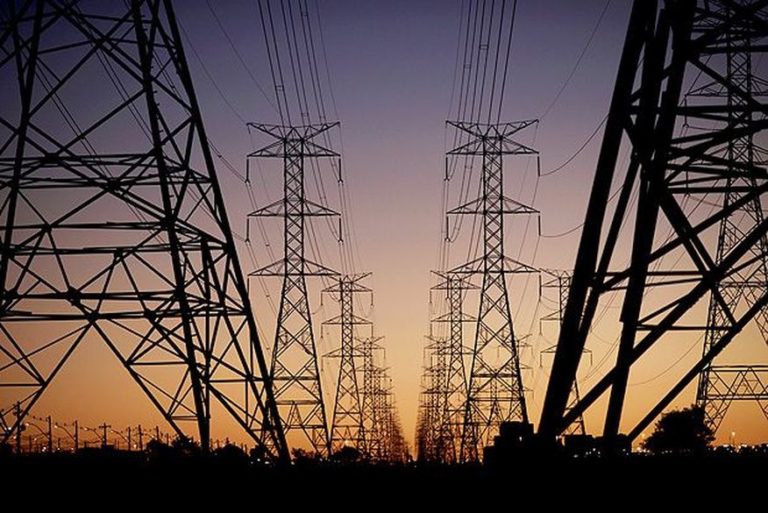 Bandeira amarela: luz mais cara a partir desta segunda-feira