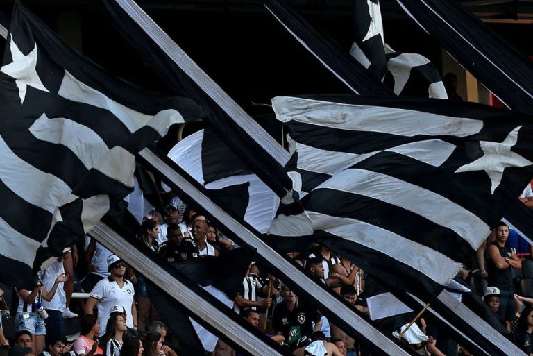 Funcionários do Botafogo planejam greve geral por salários atrasados
