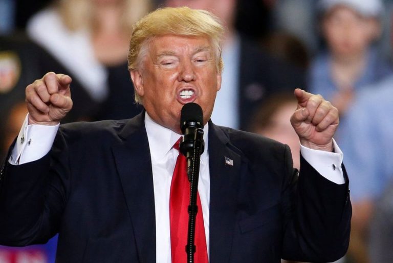Trump é retirado de comício após tiros; ex-presidente foi ferido na orelha