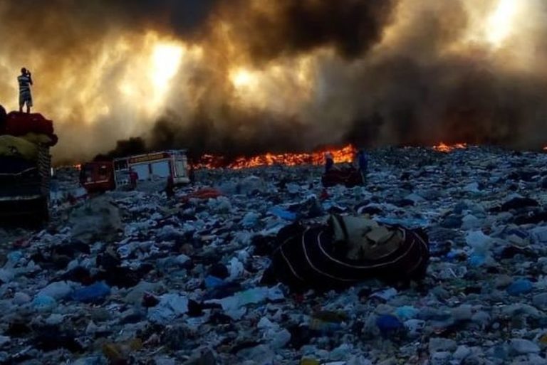 Incêndio atinge lixão na cidade de Patos