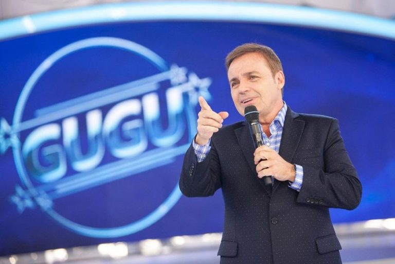 Assessoria desmente morte de Gugu Liberato; apresentador está na UTI