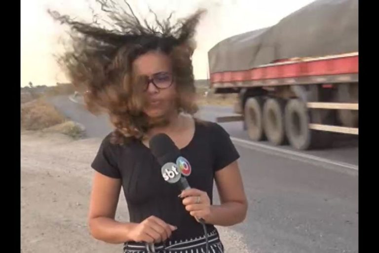 Ventania assanha cabelo de repórter do SBT na Paraíba durante gravação e vídeo viraliza