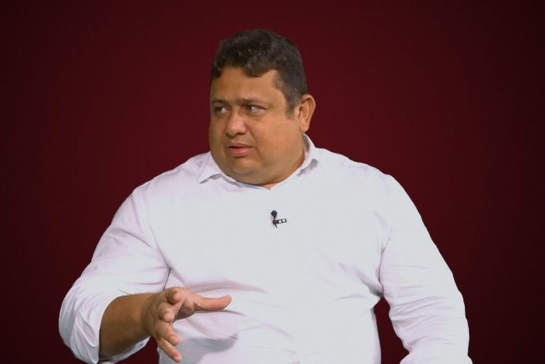 Deputado paraibano é vítima de golpe e tem celular hackeado