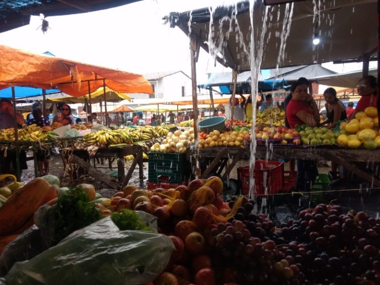 INGÁ: Última feira do ano sob chuva