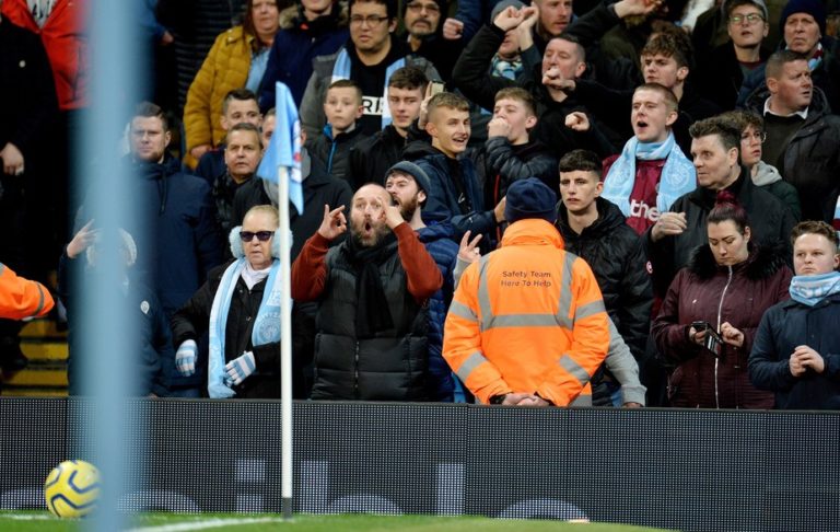 Torcedor do Manchester City faz gestos racistas para Fred, e clube se pronuncia: “Tolerância zero”