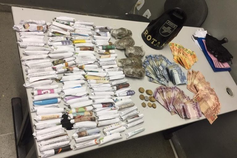 Jovem é preso e adolescente apreendido com mais de 100 papelotes de drogas em Campina Grande