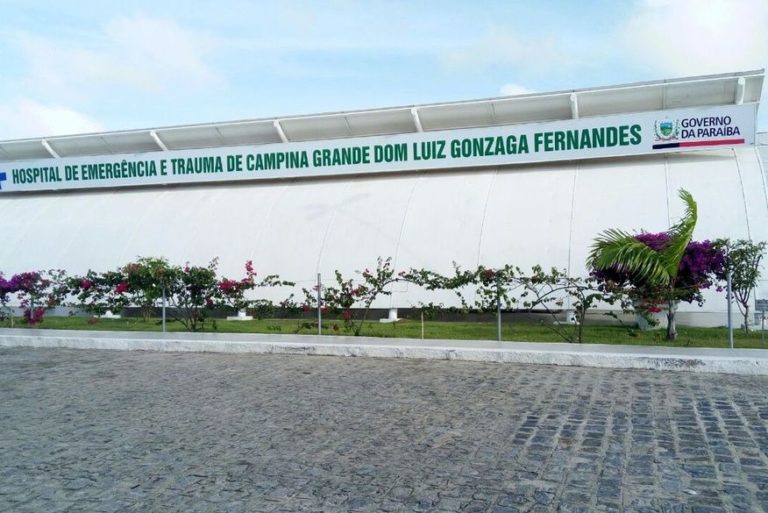 Mulher tem parte do corpo queimado por companheiro com água quente
