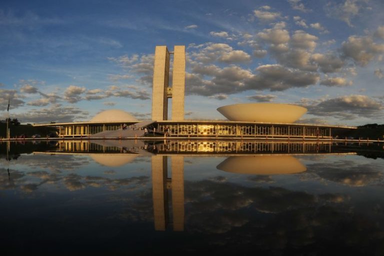 Diretório Nacional do PSL confirma punições a 18 deputados ligados a Bolsonaro