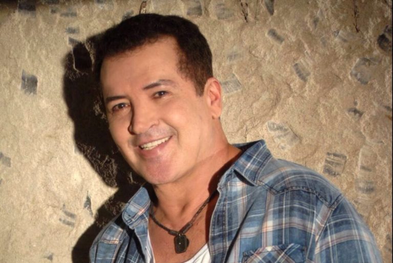 ‘É no palco que me sinto amado’, diz Beto Barbosa após passar mal e parar show em João Pessoa