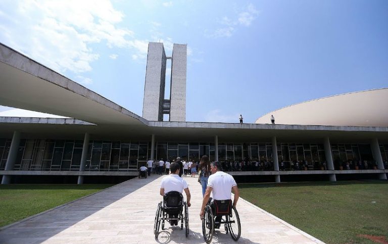 Pessoa com deficiência poderá ser considerada idosa a partir dos 50 anos