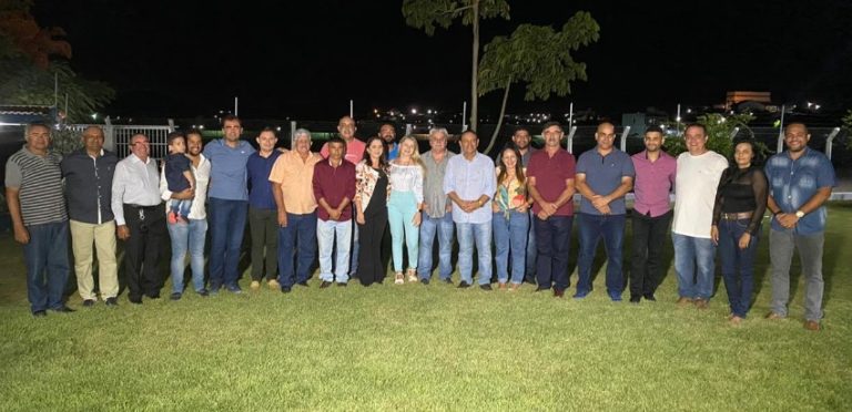Prefeito Manoel da Lenha apresenta a secretária adjunta de educação Leidinha e o vereador Cipó como pré-candidatos a prefeita e vice