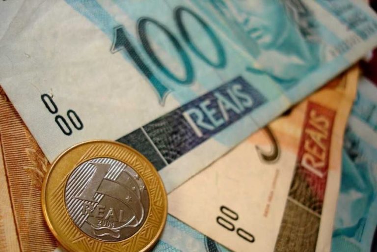 João Azevêdo anuncia aumento de 5% para todos os servidores estaduais