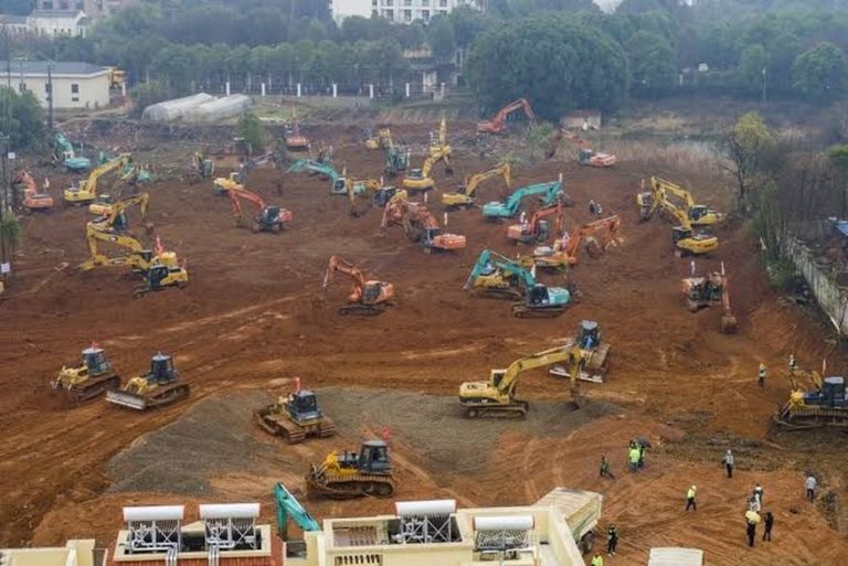 TV chinesa faz transmissão 24 h de construção de hospital para coronavírus. Assista ao vivo