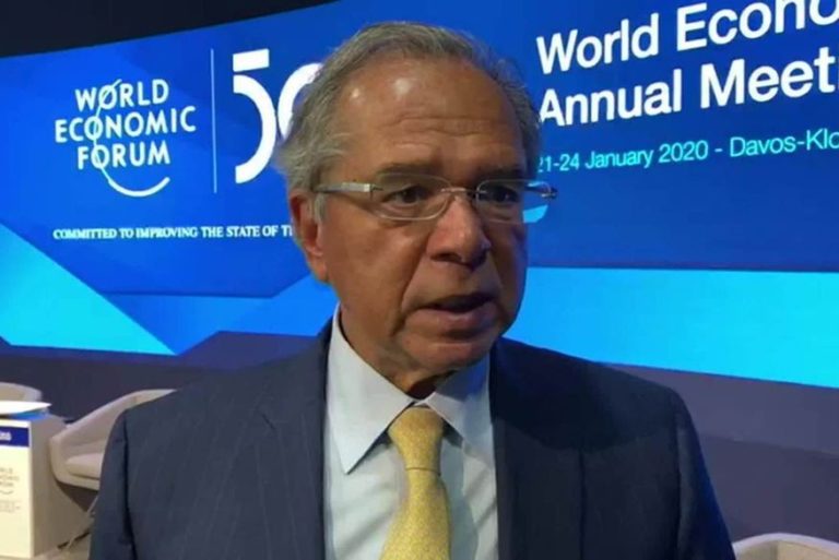 Pessoas destroem o meio ambiente porque precisam comer, diz Guedes em Davos