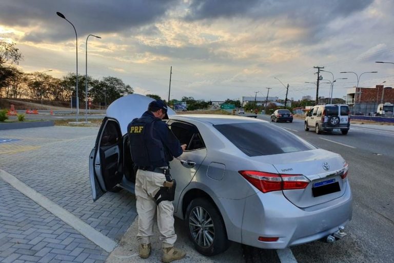 PRF recupera em Campina Grande veículo roubado no Rio de Janeiro