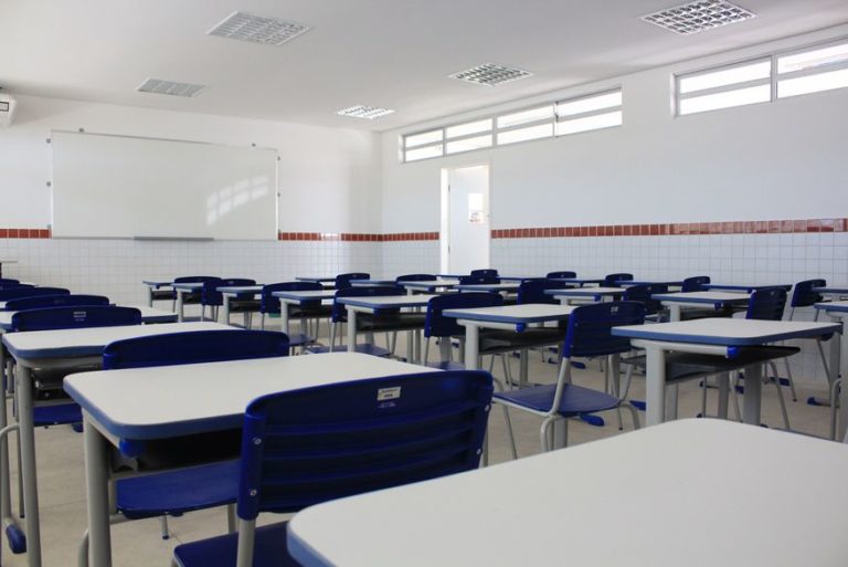 Empresas terceirizadas devem assumir trabalho de Organizações Sociais na Educação