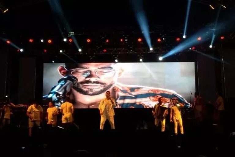 Mano Walter faz homenagem a Gabriel Diniz em show do Réveillon em João Pessoa