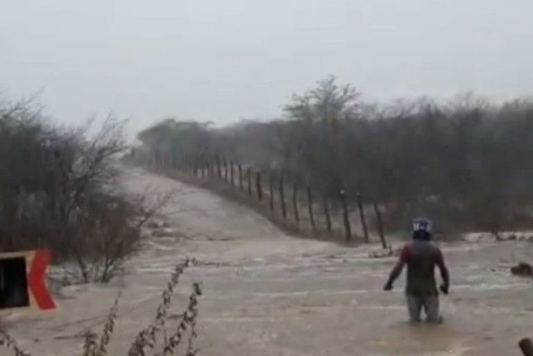 Fortes chuvas causam alagamentos em cidades no Sertão da Paraíba