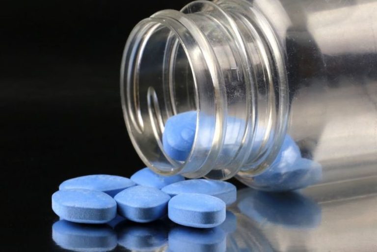 Homem tem ereção de três dias após tomar viagra para touro