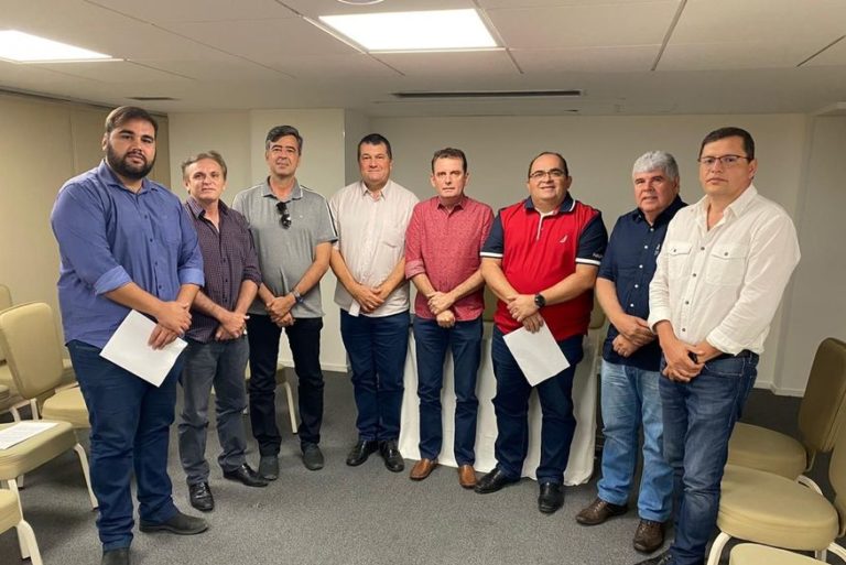 Desfiliação de 22 prefeitos paraibanos do PSB repercute na imprensa nacional