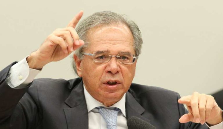 Paulo Guedes pede desculpa às empregadas domésticas