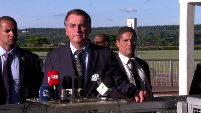 Bolsonaro vê situação de ‘guerra urbana’ e diz que ‘bicho vai pegar’ com Forças Armadas no Ceará