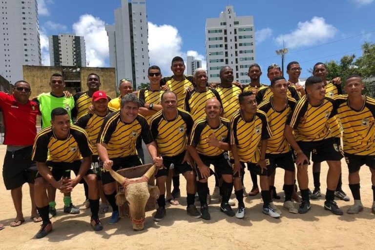 Há 30 anos, “Só Corno Futebol Clube” reúne amigos que foram traídos para formar um time