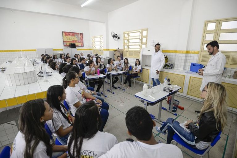 Secretaria de Educação do Estado faz seleção interna de professores para ”Se Liga no Enem”