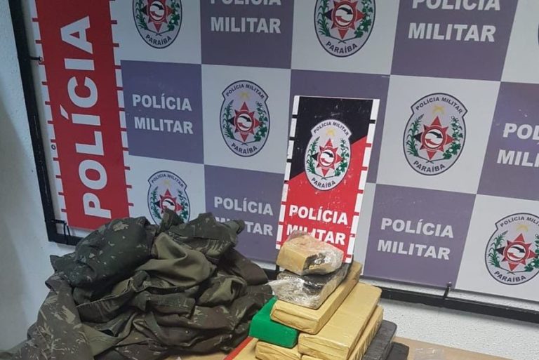 Polícia desarticula boca de fumo e prende homem com fardas do exército e tornozeleira eletrônica no Timbó