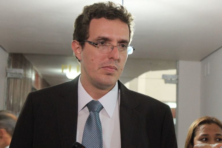 Justiça determina uso de tornozeleira eletrônica para ex-secretário Waldson de Souza e mais dois investigados na Operação Calvário