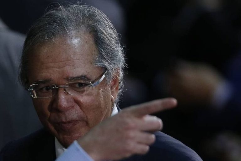 Comissão de Ética da Presidência adia julgamento de denúncia contra Paulo Guedes