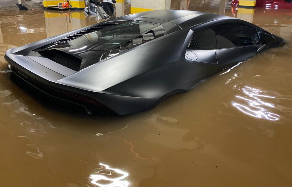 Leia mais sobre o artigo Lamborghini Huracán de R$ 1,6 milhão atingida por enchente em SP não tinha seguro