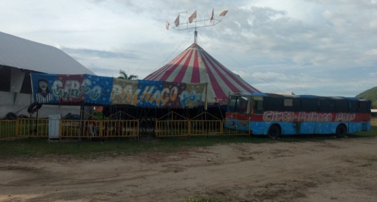 Prefeito Manoel da Lenha envia alimentos e remédios à família do Circo acampado em Ingá