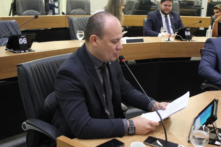 Deputado paraibano concorda com Bolsonaro: país não pode parar por conta de vírus
