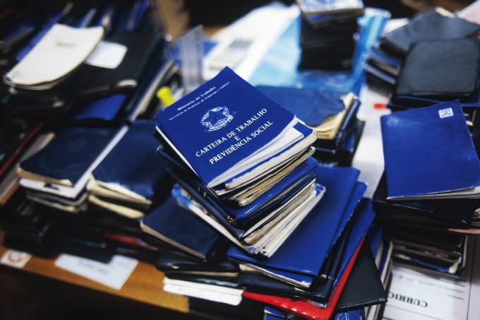 Governo vai permitir a redução de jornada e de salário pela metade