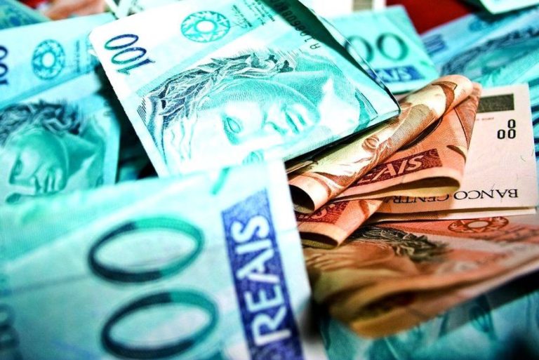 Coronavírus: governo antecipa metade do 13º de aposentados e suspende prova de vida do INSS