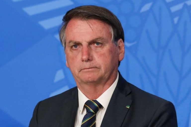 Ministro do STF encaminha pedido de afastamento de Jair Bolsonaro