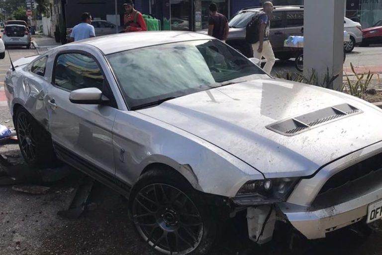 Manobrista de restaurante na orla de Manaíra bate carro de luxo de cliente