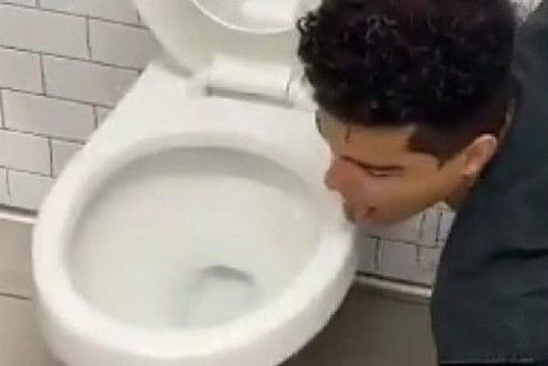 Coronavírus: influenciador digital anuncia teste positivo após lamber vaso sanitário