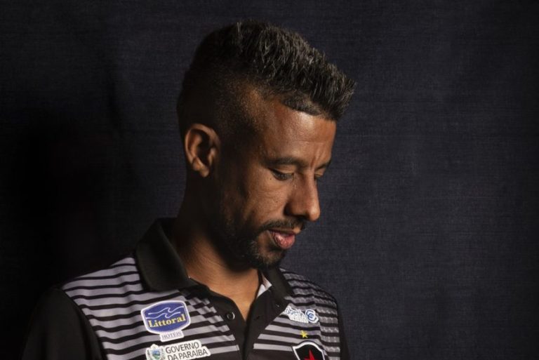 Após ser contratado pelo Botafogo-PB, Léo Moura anuncia aposentadoria no final do ano