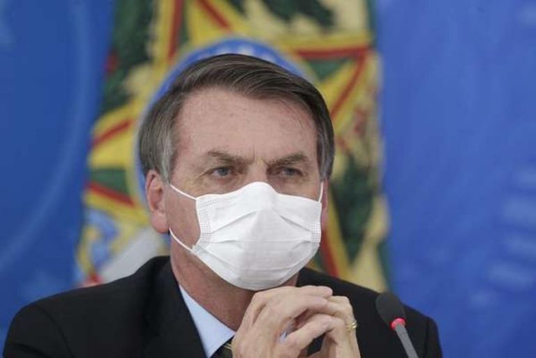 Bolsonaro diz ser absurdo fechar igrejas por coronavírus