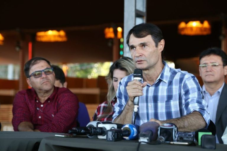 Prefeito de Campina Grande autoriza processo seletivo para contratação de profissionais de saúde
