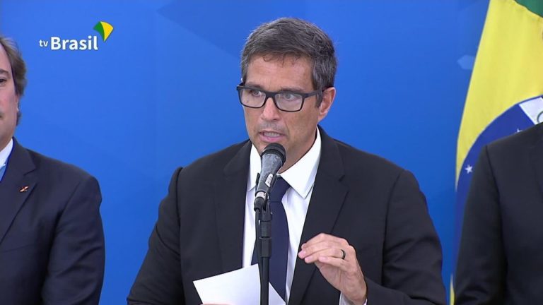 Governo anuncia R$ 40 bi para financiar salário do trabalhador de pequenas e médias empresas