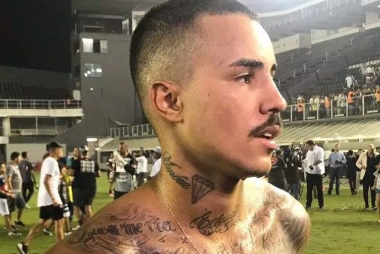 Acabou antes mesmo de começar: MC Livinho desiste de ser jogador de futebol no dia da apresentação