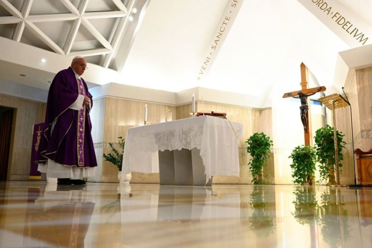 Papa Francisco tem teste com resultado negativo para coronavírus, diz imprensa