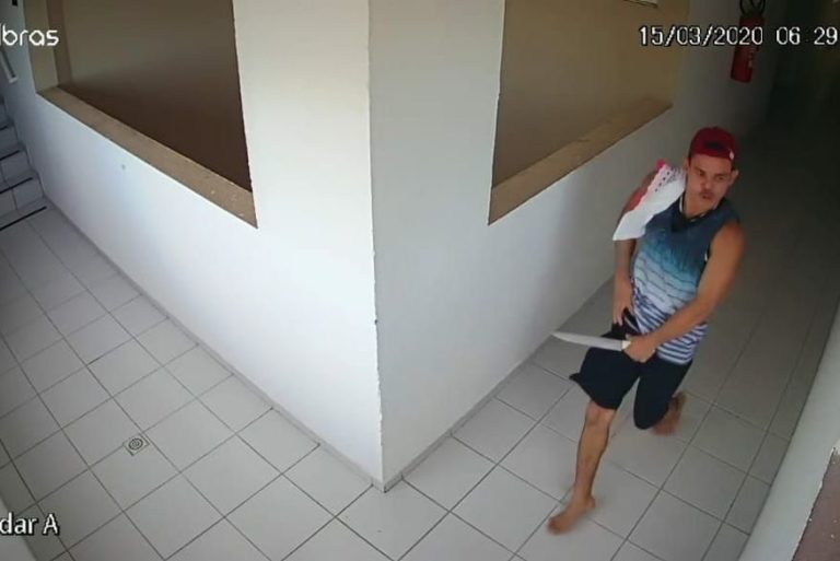 Homem armado com faca invade condomínio, faz família refém e pratica roubo em João Pessoa
