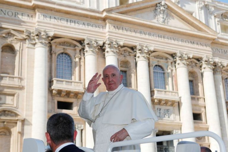 “Sejam mensageiros da vida em tempos de morte”, diz o papa