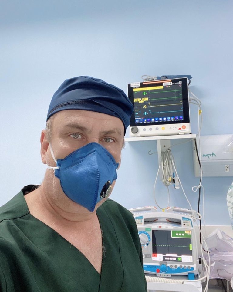 Curado da Covid-19, médico de Caraguatatuba quer voltar a atender no combate ao coronavírus