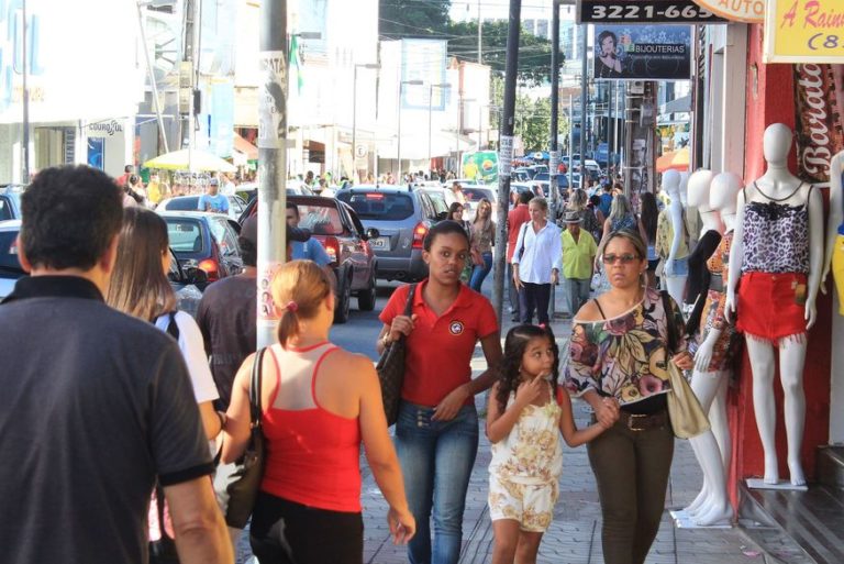 João Azevêdo sanciona lei que proíbe despejo, aumento de preços, corte de água, luz e gás