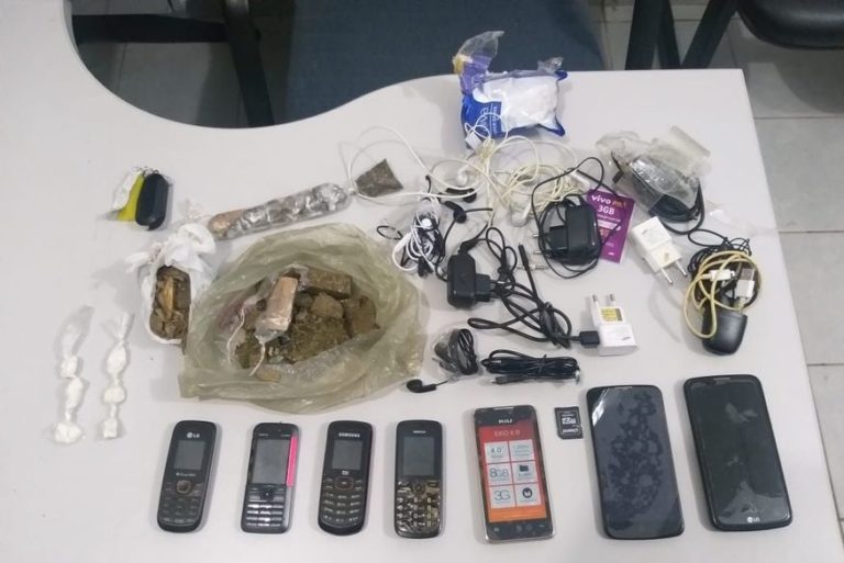 Polícia apreende celulares e drogas que seriam arremessados para presídio em Mamanguape